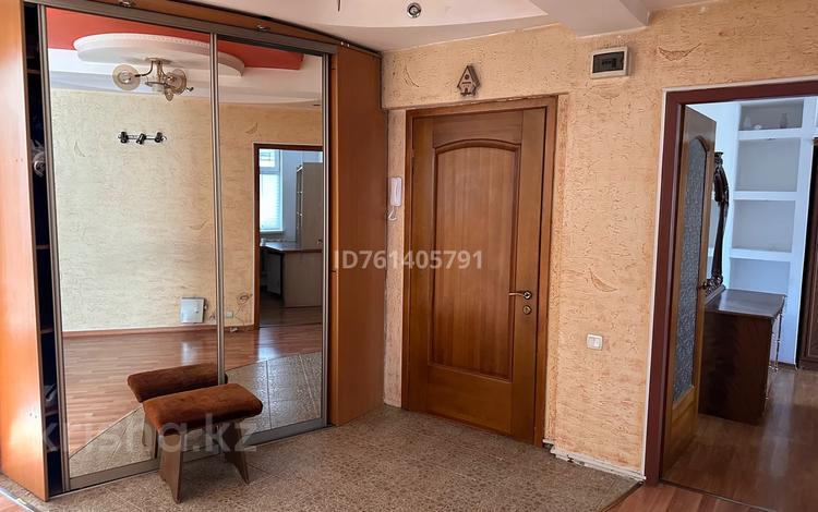 4-комнатная квартира · 90 м² · 1/5 этаж, мкр Самал-1 30 — Ленина-Жолдаспекова за 500 000 ₸ в Алматы, Медеуский р-н — фото 2