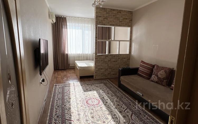 1-комнатная квартира · 43 м² · 2/5 этаж, мкр Кунаева — Кунаева за 130 000 ₸ в Уральске — фото 8