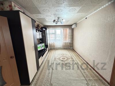 2-комнатная квартира · 46 м² · 4/5 этаж, мкр Акбулак 8 — Бокс сарайы, Аю, Частная школа “Jas Tamir”, Баконя за 13 млн 〒 в Таразе