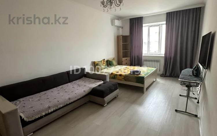 1-бөлмелі пәтер · 44.8 м² · 7/9 қабат, Нұрсая ш/а., Таумуш Жумагалиев 15, бағасы: 20 млн ₸ в Атырау, мкр Нурсая — фото 2