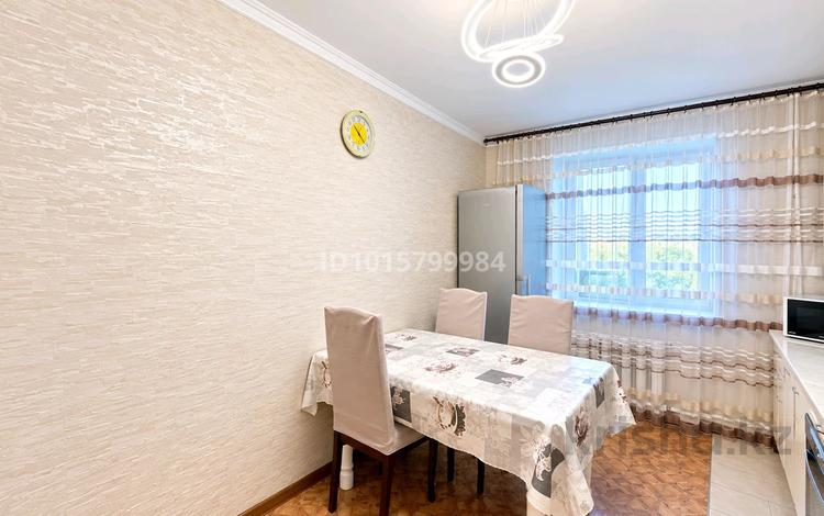 3-бөлмелі пәтер · 78 м² · 3/10 қабат, Набережная 81 — Набережная/Кунаева, бағасы: 23.7 млн ₸ в Актобе, мкр. Курмыш — фото 2