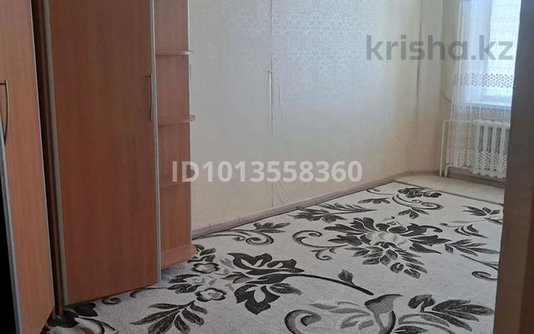 2-бөлмелі пәтер · 56 м² · 5/5 қабат, Қонаев ш/а. 22, бағасы: 15 млн ₸ в Уральске, мкр Кунаева — фото 2