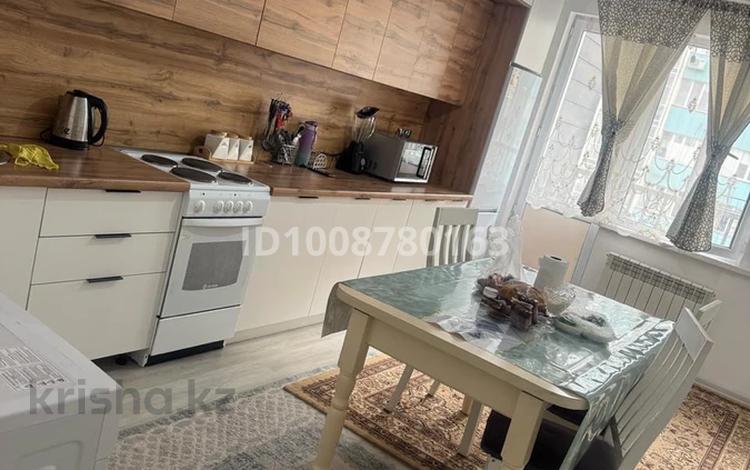 1-комнатная квартира · 45 м² · 6/12 этаж, мкр Акбулак, Дарабоз 49 за 200 000 ₸ в Алматы, Алатауский р-н — фото 2