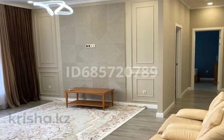 4-бөлмелі пәтер, 120 м², 4/4 қабат ай сайын, Мухита Калимова 24/2, бағасы: 500 000 〒 в Атырау, мкр Авангард-3 — фото 15