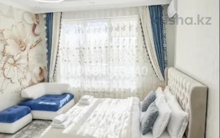1-комнатная квартира · 50 м² · 1/5 этаж, мкр. Алтын орда 9/5 за 15 000 ₸ в Актобе — фото 2