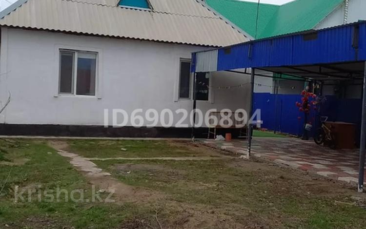 Отдельный дом · 3 комнаты · 70 м² · 5 сот., мкр Жулдыз 53 — Остановки за 24 млн ₸ в Уральске — фото 2