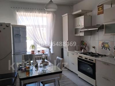 3-комнатная квартира · 130 м² · 3/9 этаж, Желтоксан 11в — Ресторан Лофт за 300 000 〒 в 