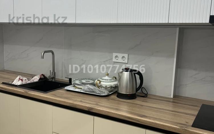 2-бөлмелі пәтер · 65 м² · 7/15 қабат, 17-й мкр 87/4 — Супермаркет Нұр,поликлиника Ясин, бағасы: 250 000 ₸ в Актау — фото 2