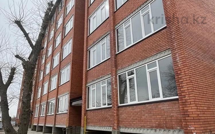 3-комнатная квартира, 93 м², 1/6 этаж, Демократическая