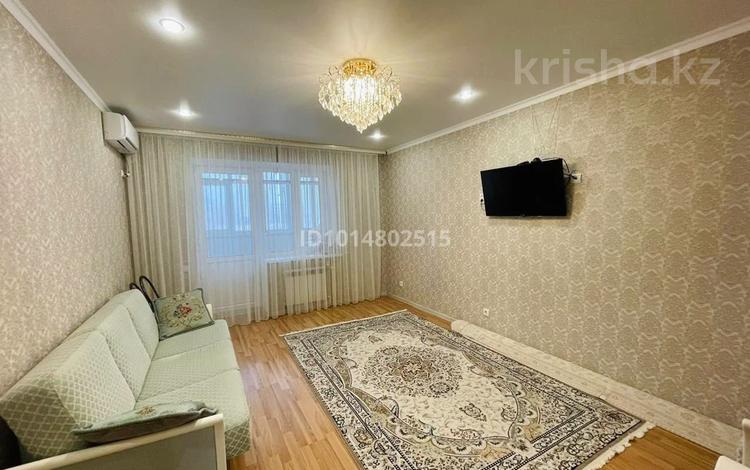 2-бөлмелі пәтер · 65.5 м² · 4/9 қабат, 10 мкрн 24 — Школа,садик, бағасы: 26 млн ₸ в Аксае — фото 2