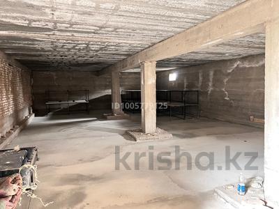 Свободное назначение, офисы, магазины и бутики, склады, салоны красоты, бани, гостиницы и зоны отдыха, кабинеты и рабочие места, студии · 172 м² за 300 000 〒 в Шымкенте, Абайский р-н