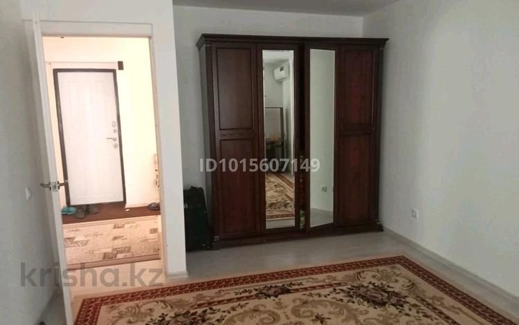 1-комнатная квартира · 40 м² · 4/9 этаж, мкр Нурсая 116 за 140 000 ₸ в Атырау — фото 2