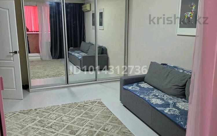 1-комнатная квартира · 36 м² · 3/9 этаж, 4 мкрн за 130 000 ₸ в Аксае — фото 2