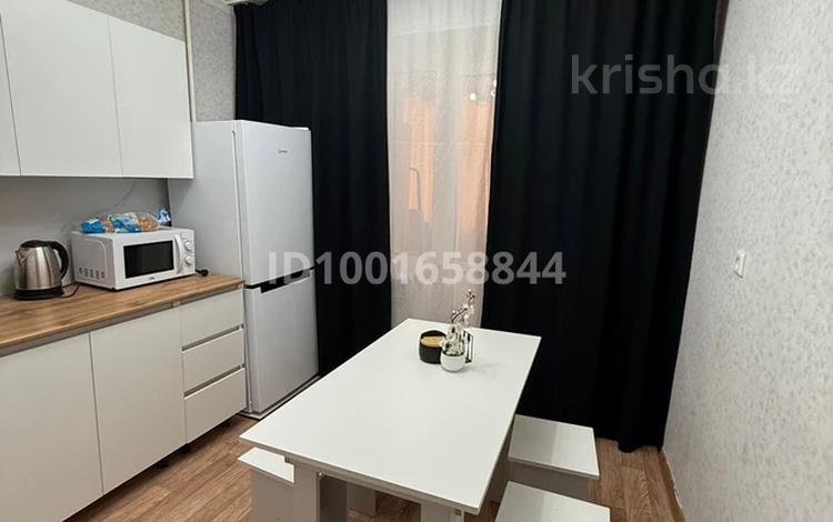 2-комнатная квартира · 80 м² · 3/10 этаж, мкр 11 14 за 13 000 ₸ в Актобе — фото 2