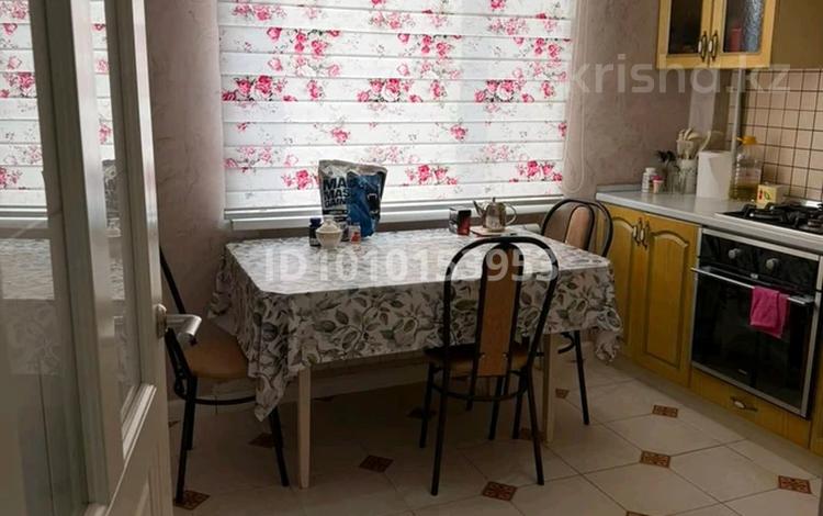 2-бөлмелі пәтер · 64 м² · 3/5 қабат, мкр Нурсая, Мкр. Нурсая 83, бағасы: 24 млн ₸ в Атырау — фото 2