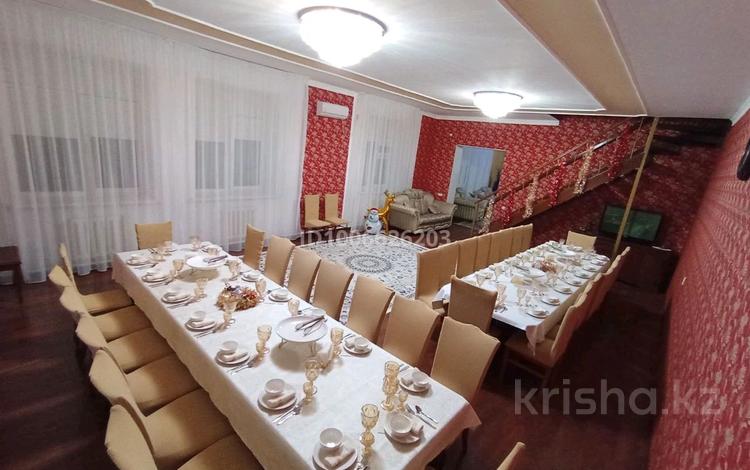 Дом · 4 комнаты · 250 м², Маншук Маметова — Р/н Универмаг за 70 000 〒 в Уральске — фото 32