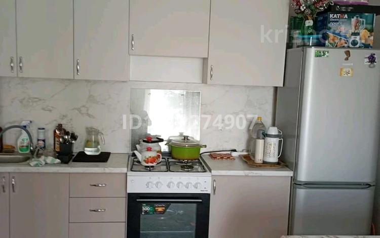 2-бөлмелі пәтер · 38 м², ул. Папанина 36А, бағасы: 10.5 млн ₸ в Семее, Красный Кордон — фото 2