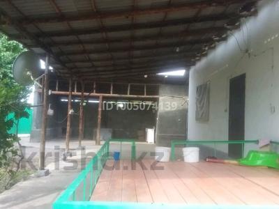 Отдельный дом · 6 комнат · 100 м² · 15 сот., Курмангазы 49 за 10 млн 〒 в Абае