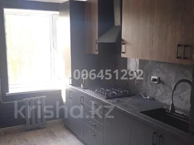 3-комнатная квартира · 65 м² · 4/5 этаж, Байзак батыра 219 — вокзал за 30 млн 〒 в Таразе