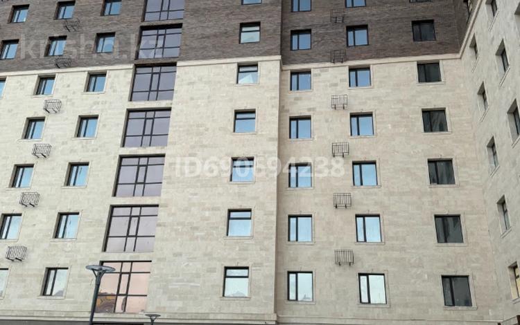 1-комнатная квартира, 38.6 м², 6/10 этаж, Шахтёров 20/4 за ~ 16.4 млн 〒 в Караганде — фото 2
