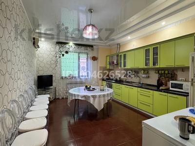 Отдельный дом · 7 комнат · 400 м² · 10 сот., мкр Балауса, Тажибай буданов 62 — Тениз самалы за 75 млн 〒 в Атырау