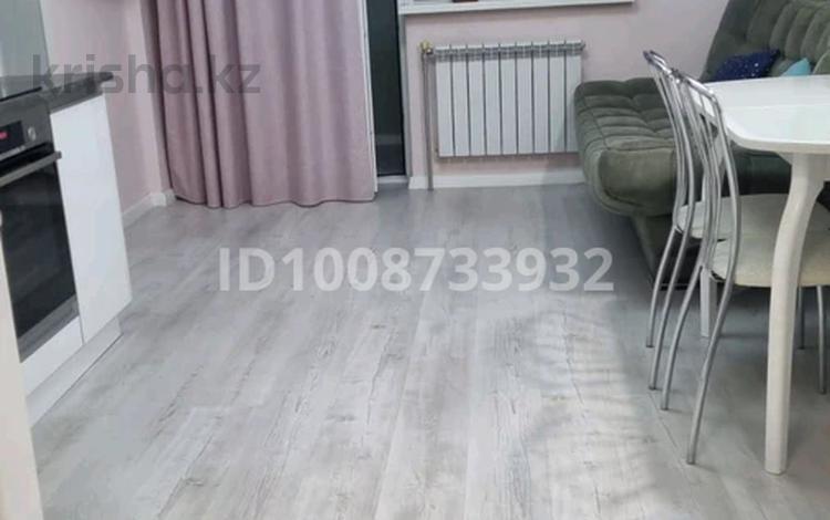 2-бөлмелі пәтер · 42 м² · 10/10 қабат, Мкр Аксай, Б. Момышулы 25, бағасы: 300 000 ₸ в Алматы, Ауэзовский р-н — фото 2