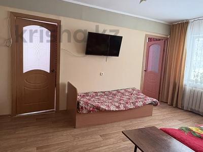 4-комнатная квартира · 60 м² · 1/5 этаж, Кабанбай Батыра 126 за 250 000 〒 в Усть-Каменогорске