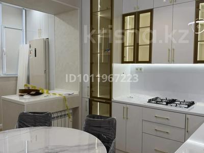 2-комнатная квартира · 82 м² · 2/5 этаж, Проспект Тауелсыздык 14 за 500 000 〒 в 