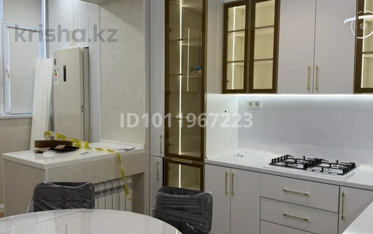 2-бөлмелі пәтер · 82 м² · 2/5 қабат, Проспект Тауелсыздык 14, бағасы: 500 000 ₸ в  — фото 2