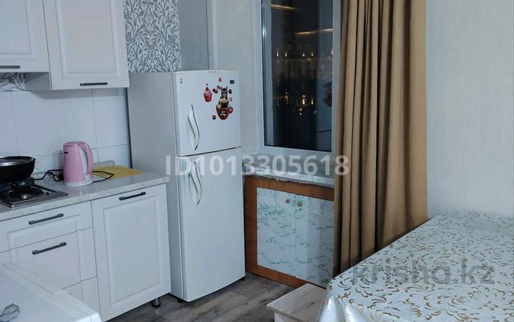 1-бөлмелі пәтер · 35 м², Жаңа қала ш/а. 51, бағасы: 12 000 ₸ в Караганде, Казыбек би р-н — фото 2