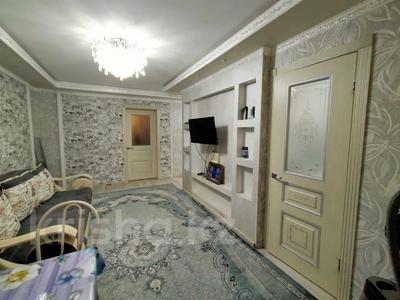 2-комнатная квартира, 48 м², 1/5 этаж, 6 МКР за 9.3 млн 〒 в Темиртау