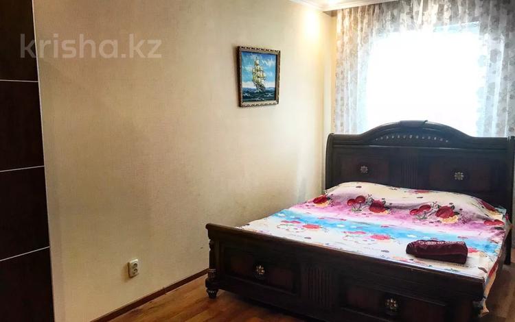 2-комнатная квартира, 90 м² посуточно, Сланова 66 за 5 000 〒 в Атырау — фото 2