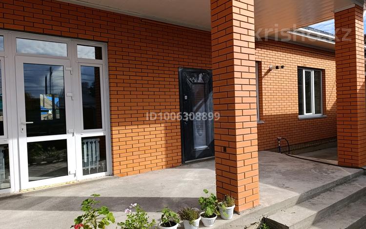 Отдельный дом · 4 комнаты · 140 м² · 4.3 сот., Нижняя, 40 сзади СитиЦентра — Сзади Сити Центра, рядом ост.Петровского за 75 млн 〒 в Уральске — фото 2