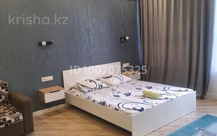 1-бөлмелі пәтер · 40 м² · 8/12 қабат, Тастак-1 м-н 348/1, бағасы: 2 000 〒 в Алматы, Ауэзовский р-н — фото 2