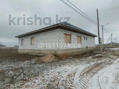 Отдельный дом · 4 комнаты · 270 м² · 10 сот., Рауан — Возле 74 школы за 14 млн 〒 в Актобе, жилой массив Рауан