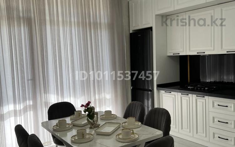 3-комнатная квартира · 100 м² · 1/3 этаж, Батырбекова 18 за 25 000 ₸ в Туркестане — фото 2