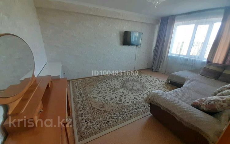 3-бөлмелі пәтер · 72 м² · 3/9 қабат, Пл.Мелькомбината 1, бағасы: 33.9 млн ₸ в Семее — фото 2