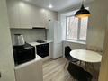 1-комнатная квартира · 40 м² · 3/5 этаж, мкр Юго-Восток, Алиханова за 15 000 ₸ в Караганде, Казыбек би р-н — фото 3