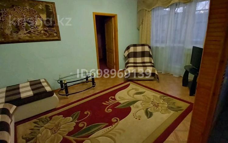 2-комнатная квартира · 45 м² · 2 этаж, мкр Новый Город, Ержанова 39 — Недалеко от вокзала за 12 000 ₸ в Караганде, Казыбек би р-н — фото 2