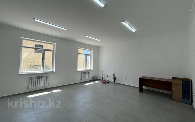 Свободное назначение, офисы, салоны красоты, медцентры и аптеки · 110 м² за 330 000 ₸ в Актау, 32В мкр — фото 2