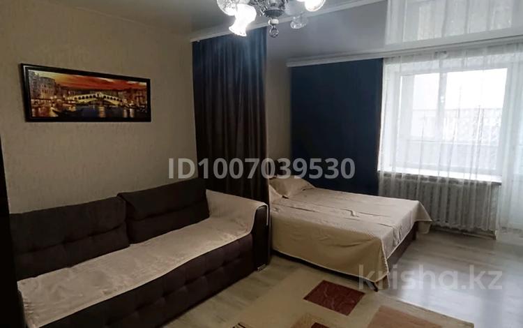 1-комнатная квартира · 40 м² · 2 этаж, мкр Новый Город, Бухар -Жырау 76 — Вокзал, 45 квартал за 10 000 ₸ в Караганде, Казыбек би р-н — фото 2