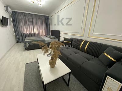 1-комнатная квартира · 52 м² · 5/5 этаж, Баймуханова за 2 000 ₸ в Атырау, мкр Привокзальный-5