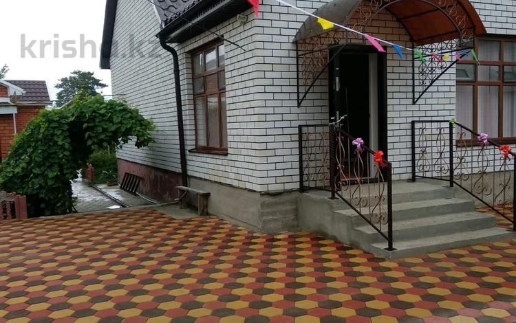 Отдельный дом · 5 комнат · 200 м² · 12 сот., мкр Жилгородок, Военный городок за 75 млн ₸ в Актобе — фото 2