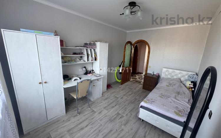 4-комнатная квартира · 76 м² · 7/9 этаж, мкр Юго-Восток, Мкр Гульдер 2 15 — Таттимбета, Муканова за 250 000 ₸ в Караганде, Казыбек би р-н — фото 2