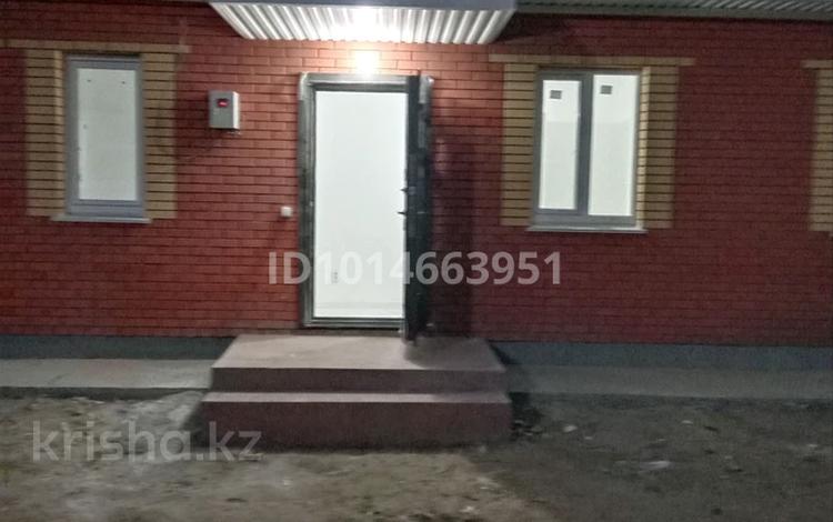 Отдельный дом · 3 комнаты · 80 м² · 5 сот., мкр Жулдыз Созак 19/4 — Ост. за 25 млн ₸ в Уральске — фото 2