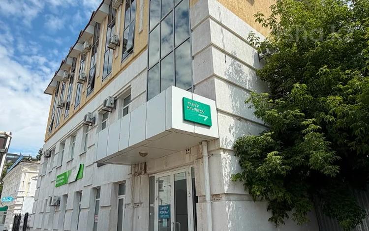 Свободное назначение, офисы, образование · 880 м² за 265 млн ₸ в Уральске — фото 14