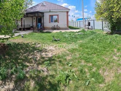 Отдельный дом · 5 комнат · 176 м² · 9 сот., Уральск-2 Дружба д.к 64 — ул. Шолохова за 38 млн ₸