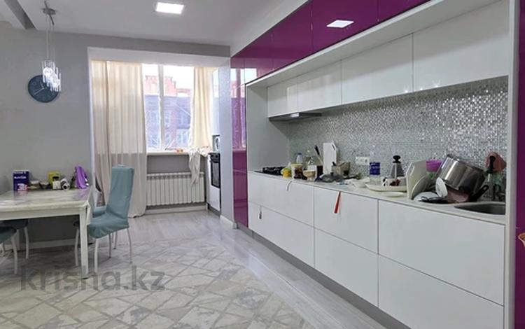 3-бөлмелі пәтер · 125 м² · 7/8 қабат, Алтын орда ш/а., Санкибай батыра, бағасы: 45 млн ₸ в Актобе, мкр. Алтын орда — фото 2