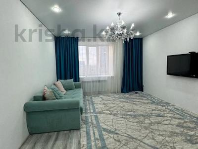 3-комнатная квартира, 75 м², 7/10 этаж, мкр Юго-Восток, Камали Дүйсембекова 53/8 за 36 млн 〒 в Караганде, Казыбек би р-н