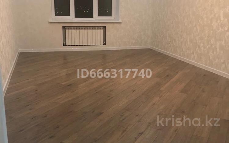 2-бөлмелі пәтер, 74 м², 9/10 қабат, мкр. Алтын орда, Молдагулова 66/2, бағасы: 40 млн 〒 в Актобе, мкр. Алтын орда — фото 2